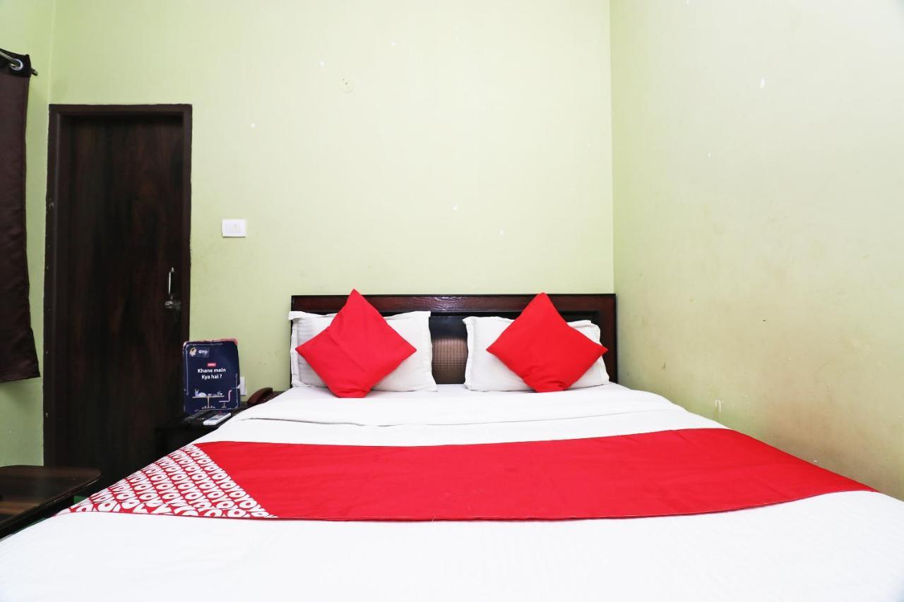 Capital O 11480 Hotel Blue Star พาราณสี ภายนอก รูปภาพ
